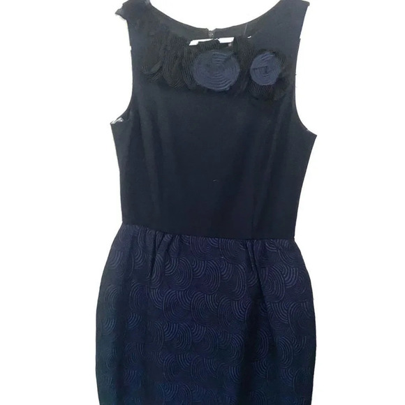 Taylor Dresses & Skirts - 💖TAYLOR💖 rosette detail flared dress